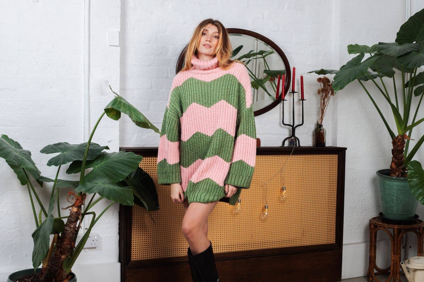 Robe Pull Mini à Col Roulé Nelly Chevron - Rose