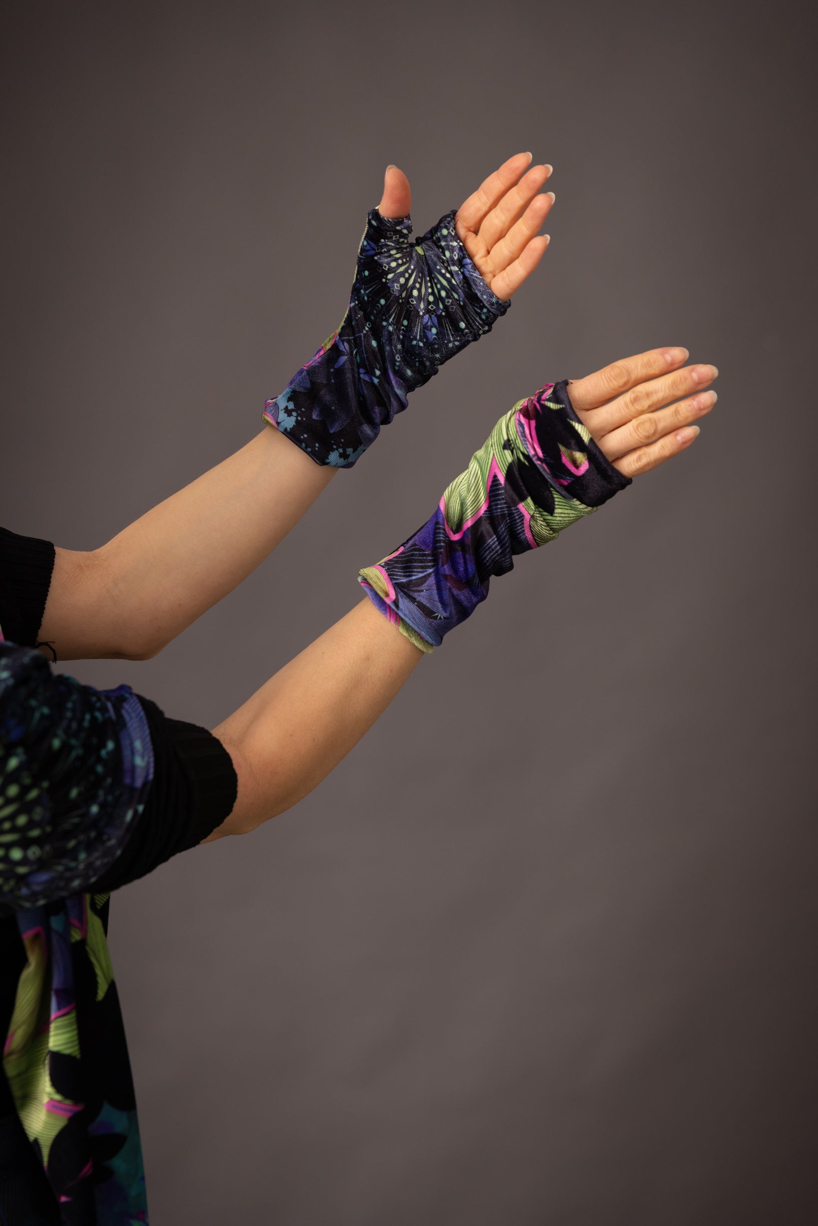 TAOE Emerald Mandala Mittens 