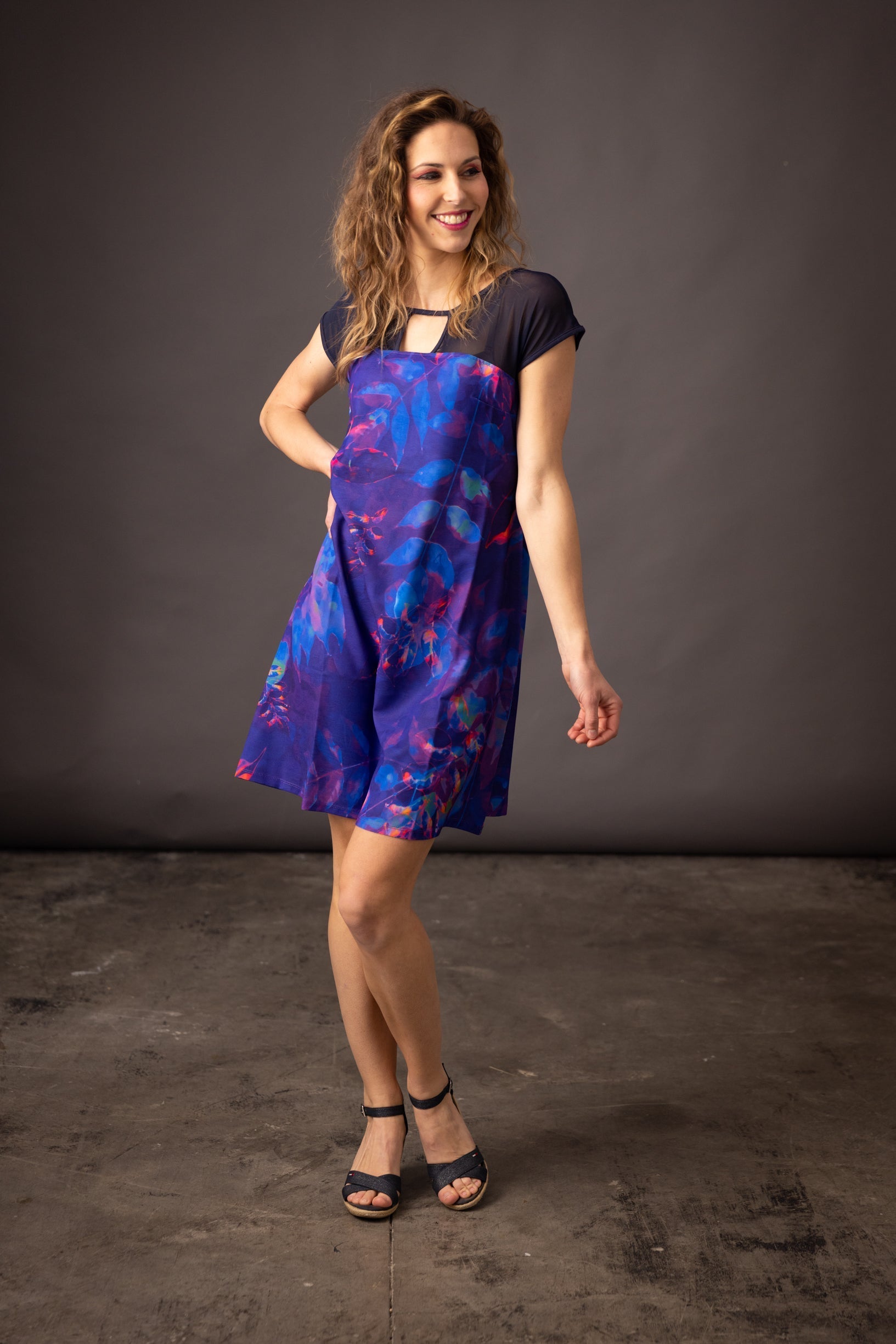 Robe courte en crêpe imprimée SORA NATURA Indigo