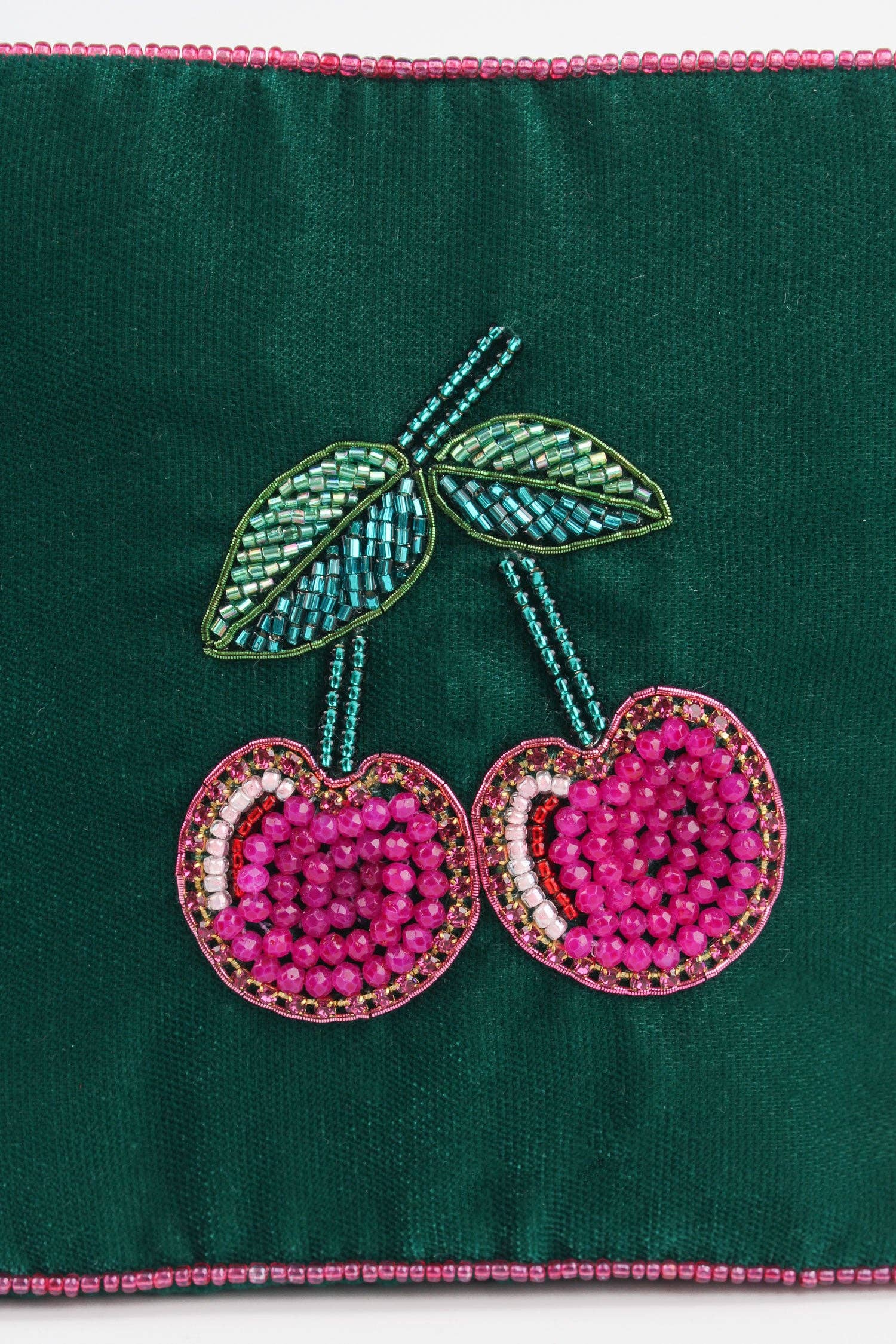 POCHETTE MOYENNE EN VELOURS VERT CERISE